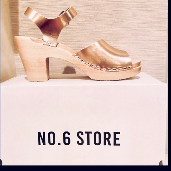 No. 6 Shoes - NWT $298 No 6 metallic sandal cllog